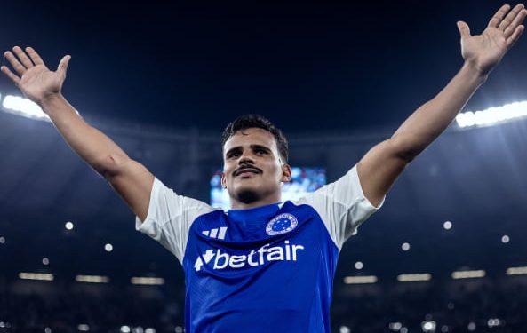 Enquanto rebebia R$ 300 mil no último contrato, salário de Kaiki no Cruzeiro será ainda maior após renovação