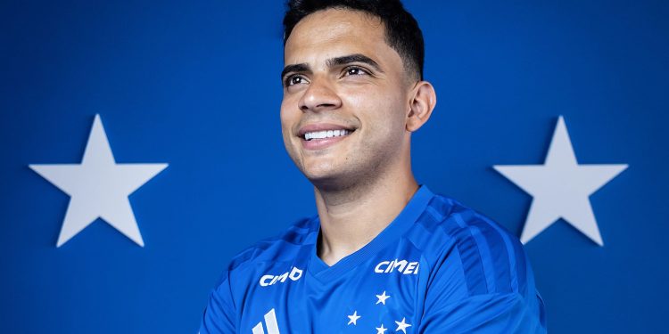 Enquanto Arroyo ganha R$ 170 mil por mês, salário de Bruno Rodrigues no Cruzeiro é bem maior