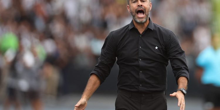 Artur Jorge já sabe se poderá contratar reforços no Cruzeiro