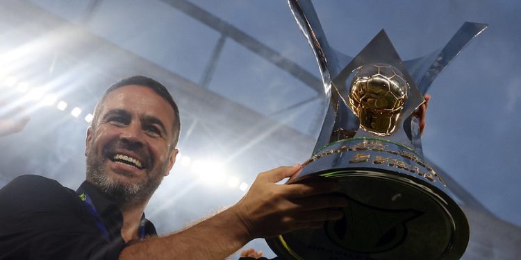 Artur Jorge já sabe se poderá contratar reforços no Cruzeiro