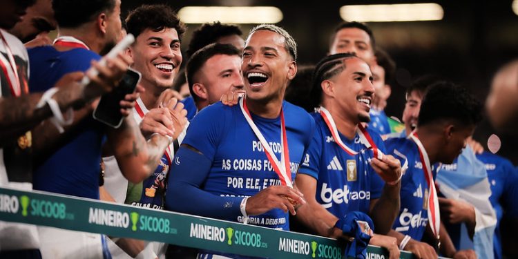 Quais jogadores do Cruzeiro foram expulsos após briga contra Atlético-MG? Veja lista