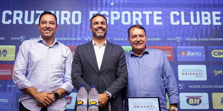 Artur Jorge causa impacto e Cruzeiro prepara chegada de reforços
