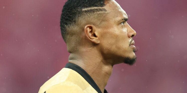 R$ 58 milhões e John assina com o Cruzeiro