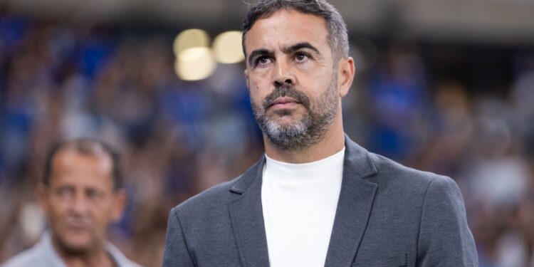 Artur Jorge comemora chegada de reforço de R$ 16 milhões para o ataque