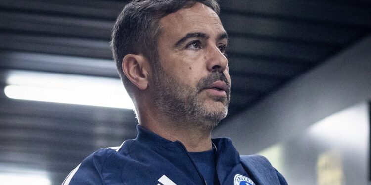 Após pedido de Artur Jorge, Cruzeiro fica perto de fechar com volante