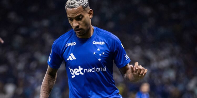 Cruzeiro toma atitude após caso grave de ameaça a Matheus Pereira