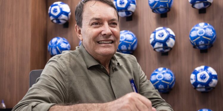 Pedrinho BH ouve a torcida do Cruzeiro e prepara chegada de dupla para zaga