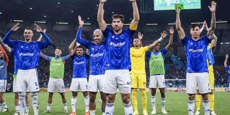 Cruzeiro confirma investida por lateral de R$ 35 milhões