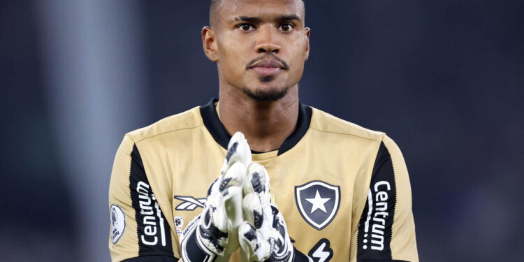 Após procura por John, Cruzeiro toma decisão inesperada e pode fechar as portas para novo goleiro