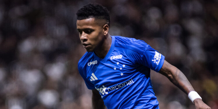 Confirmado: Keny Arroyo está fora do Cruzeiro