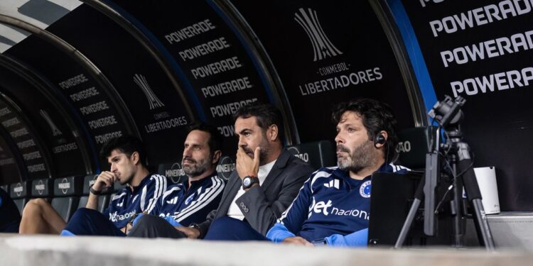 Artur Jorge deixa atacante de fora de lista e cria incertezas no Cruzeiro