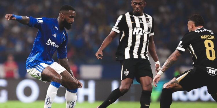 Artur Jorge expõe situação com o elenco do Cruzeiro após derrota no clássico