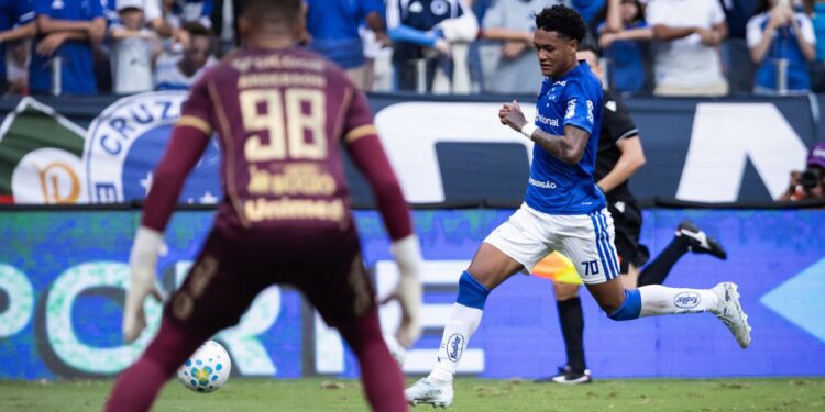 Goleiro não poupa palavras e detona arbitragem contra o Cruzeiro