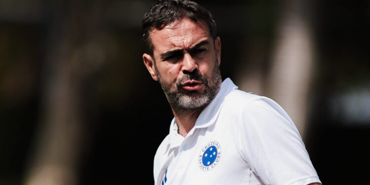 Em busca de reforços, Cruzeiro define plano milionário na janela de transferências