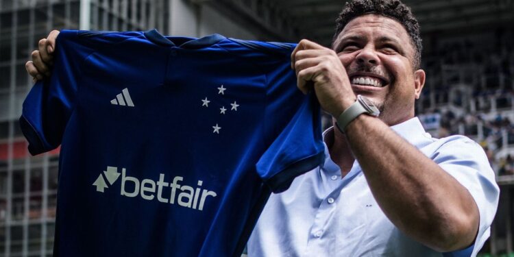 Relembre quando Ronaldo tentou trocar o mascote do Cruzeiro