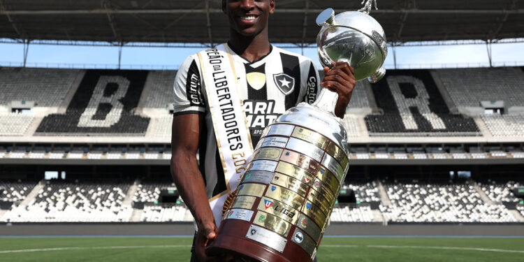 Dono do Cruzeiro fala sobre possível interesse em Luiz Henrique
