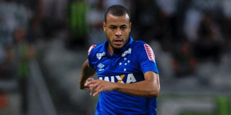 Campeão pelo Cruzeiro entra na Justiça pedindo liberação de clube da Série A