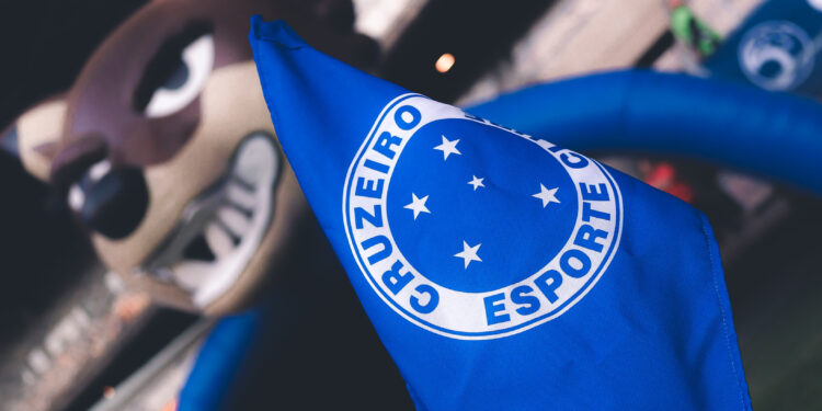 Mais novo reforço do Cruzeiro já está no BID e pode estrear fim de semana