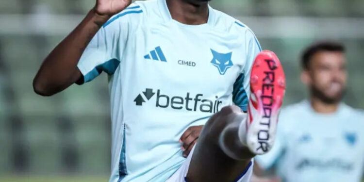 Ex-Cruzeiro fez sua primeira partida como titular no Norwich da Inglaterra